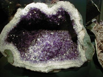 Big quartz crystal<br>Location: <a href="https://www.google.com/maps/search/?api=1&query=38.89096,-77.02601" target="_new">Smithsonian National Museum of Natural History</a>